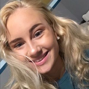 Meet your Posher, Claire